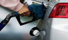 ازدحام خودروها در جایگاه‌های سوخت شهرستان زاهدان /تصاویر