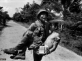 سرباز زخمی ویتنام جنوبی در منطقه نزدیک 