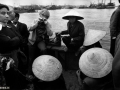 یک گروه از گردشگران فرانسوی در بازدید از "هایفونگ" ویتنام شمالی اندکی پس از پایان جنگ. سال 1975