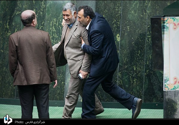 عکس خبری/ژست های خاص در صحن علنی مجلس