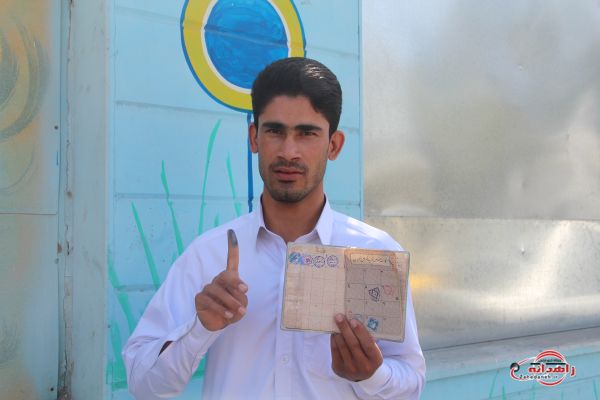از انتقاد استاندار سیستان وبلوچستان به شعب اخذ رای تا حضور پرشور مردم پای صندوق های رای