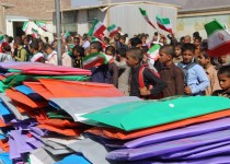 گزارش تصویری/ اهدای 400 بسته لوازم التحریر به دانش آموزان بی بضاعت