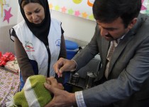 آغاز واکسیناسیون فلج اطفال در سیستان و بلوچستان/کودکان زیر پنج سال در ۲ نوبت قطره خوراکی دریافت می‌کنند