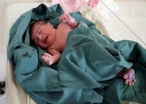 حفاظت از جان مادران و نوزدان در دل بحران کرونا/بیش از 1700 زایمان موفق در میرجاوه ثبت شد