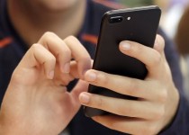 هشدار افزایش اعتیاد اینترنتی در دانش آموزان در دوران کرونایی/ عدم وجود سواد رسانه ای عامل ولنگاری در فضای مجازی است