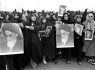 بانوان همواره در صف اول تظاهرات علیه رژیم پهلوی بودند/با شنیدن خبر ورود امام خمینی(ره) اشک شوق می ریختیم