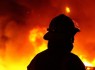نجات دختر ۱۶ ساله از میان شعله‌های آتش و دود