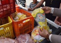 پلمپ ۳ واحد متقلب توزیع گوشت مرغ منجمد تنظیم بازار در زاهدان