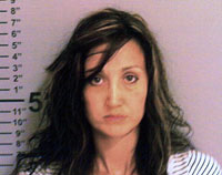 ارتباط نامشروع زنی با نامزد دخترش+عکس