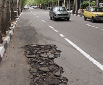 نارضایتی مسافران نوروزی از وضعیت آسفالت خیابان ها و جاده های شهرستان زاهدان