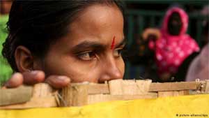 چاپ خبر اخبار وحشتناک از آزار جنسی و تجاوز به زنان کارگر