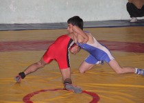 مسابقات کشتی جام میلاد نور در زاهدان برگزار شد