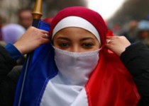 چهره متفاوت زنان عربستانی هنگام بازگشت به کشور