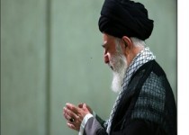 اقامه نماز ظهر و عصر در ماه رمضان به امامت رهبر انقلاب