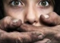 دختر 21 ساله دانشجو، در چنگال دو مرد شرور