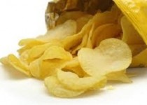 چیپس؛ خوراکی که معده را فلج می کند!