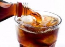 با خوردن هر یک بطری نوشابه 4 بیماری را به بدنتان دعوت می‌کنید