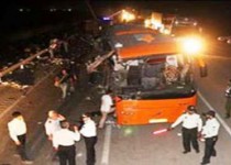 برخورد مرگبار اتوبوس مسافربری با کامیون در خراسان رضوی / 8 نفر کشته و مجروح شدند