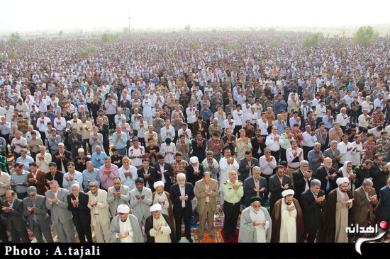 اقامه نماز عید سعید فطر در زاهدان/تصاویر