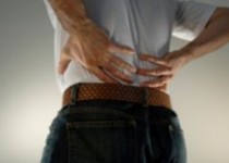 شایع‌ترین عواملی که کمرتان را خم می‌کند