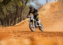 مبارزه هشت موتورسوار با تپه های مرگ