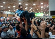 استقبال خانواده «شمشیر باز» گروگان گرفته در تهران