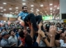 استقبال خانواده «شمشیر باز» گروگان گرفته در تهران