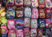 مانور تصاویر غربی بر روی لوازم التحریر نمایشگاه پاییزه