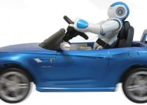 اولین روبات انسان نمایی که رانندگی می‌کند + تصاویر