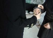 زن سارق طلاجات در زاهدان دستگیر شد