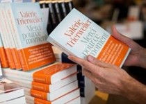 همسر سابق اولاند با افشاگری‌ میلیاردر شده!