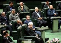چه کسانی همراه رئیس جمهور در جلسه رای اعتماد نیلی احمد آبادی حضور دارند؟