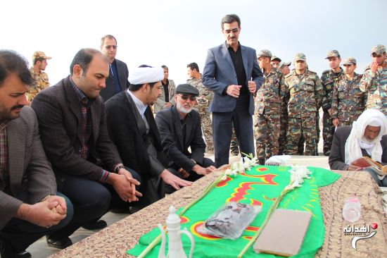 غبار روبی و عطر افشانی مزار شهدای امر به معروف و نهی از منکر زاهدان +تصاویر