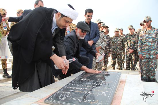 غبار روبی و عطر افشانی مزار شهدای امر به معروف و نهی از منکر زاهدان +تصاویر