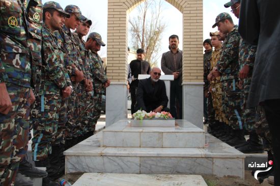 غبار روبی و عطر افشانی مزار شهدای امر به معروف و نهی از منکر زاهدان +تصاویر