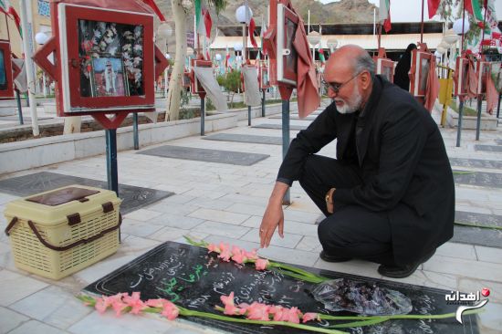 غبار روبی و عطر افشانی مزار شهدای امر به معروف و نهی از منکر زاهدان +تصاویر