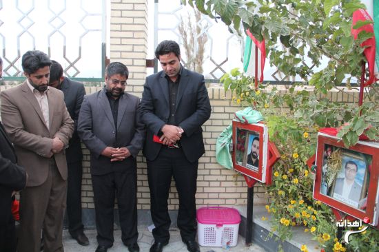 غبار روبی و عطر افشانی مزار شهدای امر به معروف و نهی از منکر زاهدان +تصاویر