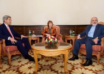 نماز اول وقت ظریف در خلال مذاکرات سخت و فشرده با اشتون و کری