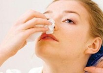 هرگز در زمان خون دماغ پنبه را داخل بینی نکنید