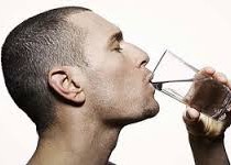 نوشیدن آب «بعد و قبل از خواب» ممنوع!