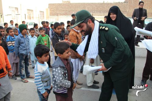 بسته های آموزشی بین دانش آموزان حاشیه شهر زاهدان توزیع شد
