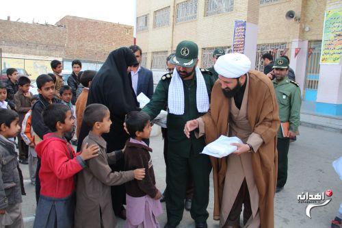 بسته های آموزشی بین دانش آموزان حاشیه شهر زاهدان توزیع شد