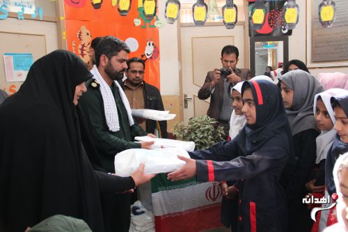 بسته های آموزشی بین دانش آموزان حاشیه شهر زاهدان توزیع شد