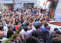 ورود سرخپوشان به سیرجان در میان استقبال هواداران