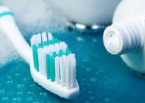 مسواک زدن پس از غذاهای اسیدی، عامل مهم تخریب دندانها