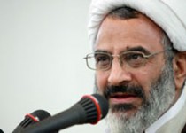 امروزه باید با بصیرت چهره دشمن را شناسایی کرد/ در مقابل امر ولی فقیه باید تسلیم باشیم