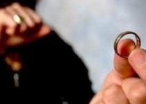 طلاق به خاطر ارتباط پنهانی با دوست همسر