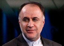 حاجی‌بابایی در گردهمایی اصناف و بازاریان سخنرانی می‌کند