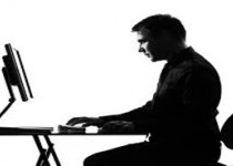 در نشستن و ایستادن خود دقت کنید