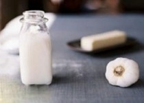 شیر بوی سیر را کاهش می دهد شیر بوی سیر را کاهش می دهد